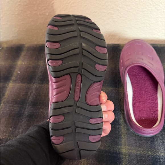 4/$15 Lands' End Slip-On Slippers in Plum - Picture 5 of 7